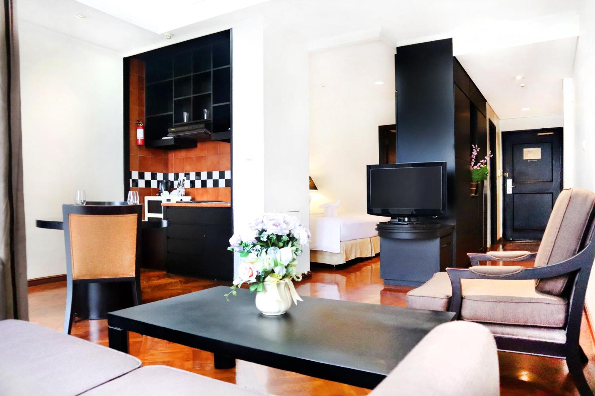 Oakwood Suites Kuningan Jakarta Exterior photo